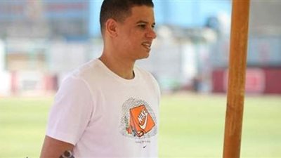 سعد سمير يجري مسحة كورونا