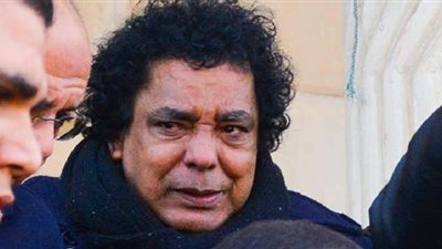 محمد منير يعتذر للفتيات 