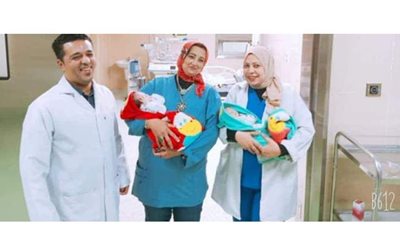 شفاء توأم وخروجهم من العزل بعد وفاة الأم بفيروس كورونا