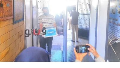 توزيع مياه معدنية علي الطلاب والمراقبين بامتحانات الثانوية في مطروح