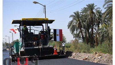 بدء أعمال رصف طريق 