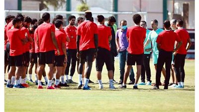 «سيزا» يجتمع باللاعبين.. و«يانكون» يقود تدريبات قوية لحراس الأهلي