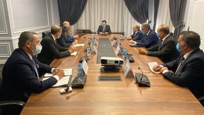 السراج يجتمع مع مسؤولي شركة إيني في إطار الشراكة بمجال النفط والغاز