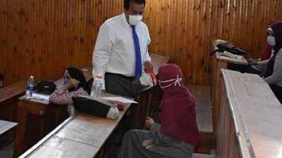 وزير التعليم العالي يتفقد امتحانات الفرق النهائية بتربية عين شمس