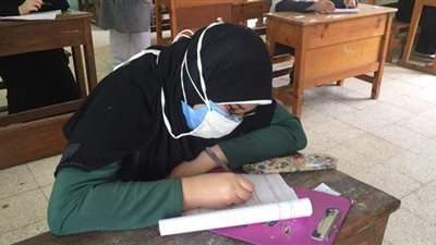 بدء امتحان مادة 