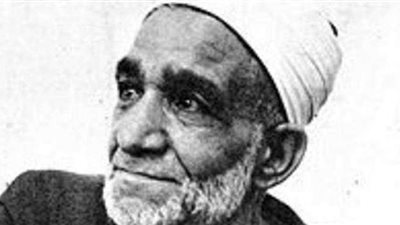 رجل ليس لديه مال يحج به فهل له أن يقترض ويسدد آجلا؟.. شيخ الأزهر الأسبق يجيب