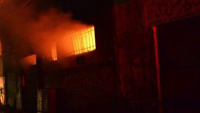 انتداب المعمل الجنائي لمعاينة حريق محل كاوتش في مدينة نصر