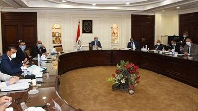 وزير الإسكان يتابع الموقف التنفيذي لمشروع تطوير منطقة 