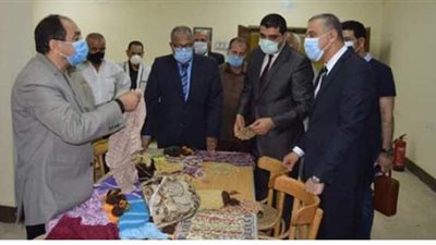 محافظ سوهاج يتابع إنتاج وتصنيع كمامات مركز تدريب القوى العاملة بطهطا