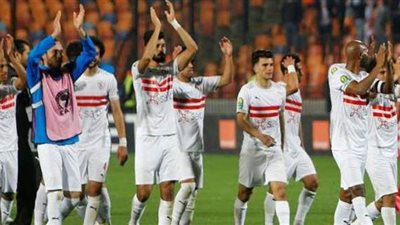 لاعبو الزمالك يحتفلون بعيد ميلاد طبيب الفريق
