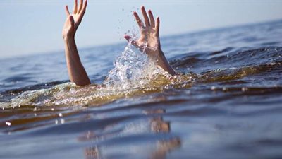 البحث عن جثمان شاب  جرفته الأمواج بالإسكندرية