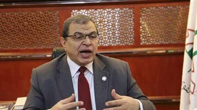 سعفان يتابع حالة العامل المصري الذي تعرض للطعن بالكويت