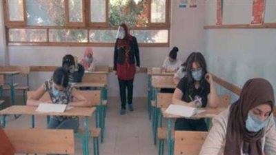 حصيلة الغشاشين في امتحانات الثانوية العامة.. 54 حالة بالمحمول.. التعليم : نسبة البنات الأعلى.. والباركود كلمة السر