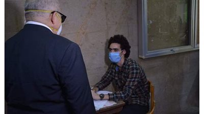 الخشت يتفقد لجان امتحانات السنوات النهائية بجامعة القاهرة