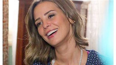 إيمان العاصى تنتظر عرض 