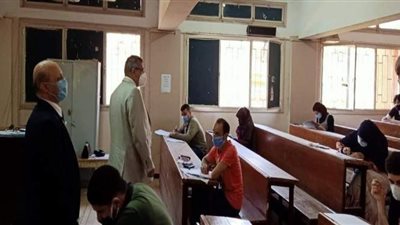 نائب رئيس جامعة بنها يتفقد امتحانات السنوات النهائية
