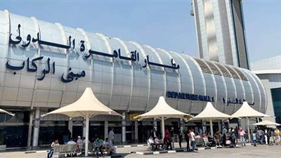 مطار القاهرة يستقبل رحلة جوية لعودة المصريين العالقين بقطر