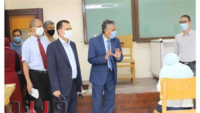رئيس جامعة جنوب الوادى يتفقد امتحانات كلية الزراعة