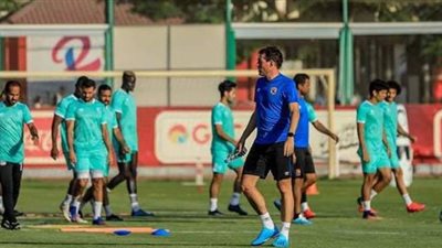 تقسيمة قوية للاعبي الأهلي في المران المسائي