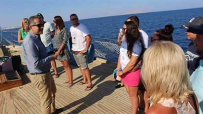 وزير الآثار يتفقد إجراءات السلامة الصحية بأحد المراكب السياحية بشرم الشيخ