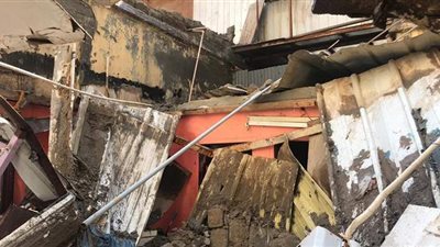 إخلاء عقار من السكان بالخليفة بعد انهياره جزئيا