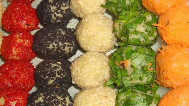 كرات البطاطس الملونة