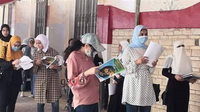 المراجعة النهائية لطالبات مطروح قبل دقائق من امتحاني الكيمياء والجغرافيا