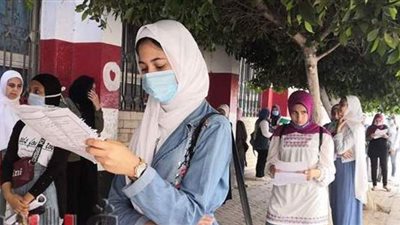 انتظام لجان الثانوية العامة لليوم السادس.. انتشار التعزيزات الأمنية.. إخضاع الطلاب للكواشف الحرارية.. وتفتيشهم ٣ مرات لمنع وسائل الغش