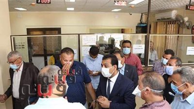 نائب محافظ قنا يتابع مستوى تقديم الخدمات بالمركز التكنولوجى بفرشوط  | صور