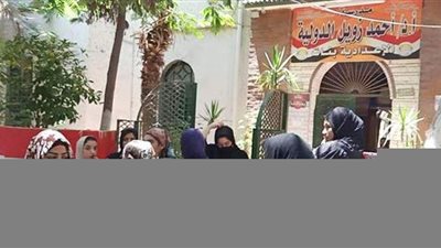 طلاب علمي بالدقهلية: امتحان الكمياء سهل والأسئلة مباشرة | فيديو وصور