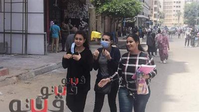 فرحة بين طالبات الثانوية بمطروح لسهولة امتحاني الكيمياء والجغرافيا | صور