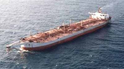 ناقلة نفط مهجورة راسية قبالة سواحل اليمن تهدد بكارثة بيئية