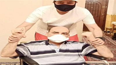 حكيم يطالب متابعيه بالدعاء للشاعر أمل الطائر