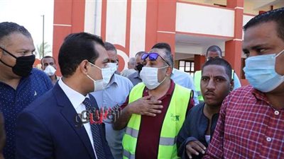 نائب محافظ قنا يتفقد مشروعات 