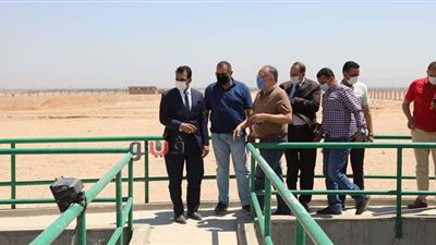 نائب محافظ قنا يتفقد محطة معالجة الصرف الصحي بمدينة فرشوط | صور