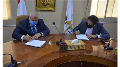 محافظ الوادي الجديد يوقع بروتوكول تعاون لتشغيل ٨٥ بئرا جوفيا بالطاقة الشمسية