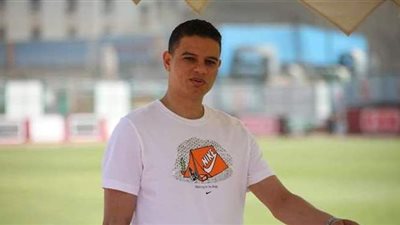 طبيب الأهلي يطمئن على حالة سعد سمير