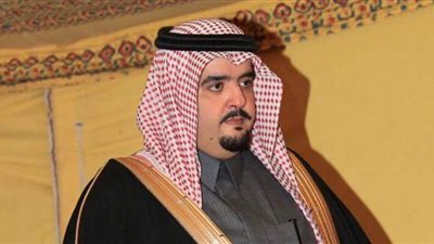 بكاء الأمير عبد العزيز بن فهد أثناء دفن جثمان صديقه | فيديو