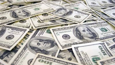 سعر الدولار اليوم .. الورقة الخضراء تواصل مسلسل التراجع أمام الجنيه