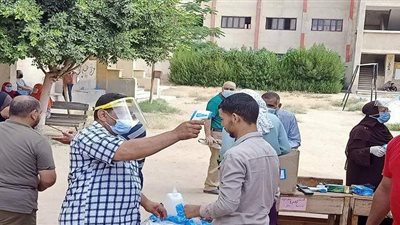 بالكواشف الحرارية وبوابات التعقيم.. طلاب الثانوية يستعدون لدخول الامتحان بالقليوبية