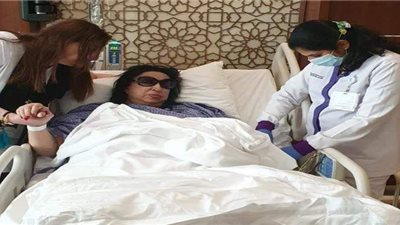 سميرة توفيق فى المستشفى لإجراء جراحة بالقلب