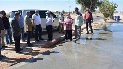 محافظ الوادي الجديد يتفقد سير العمل بمشروع  الممشى في مدينة الخارجة