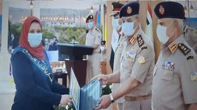 قيادية بوزارة البيئة تحصل على المركز الأول لزمالة كلية الدفاع الوطني