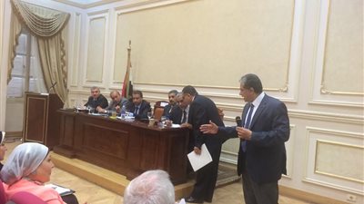 وزيرالبيئة يفاجئ أعضاء لجنة المشروعات الصغيرة بمشاركته