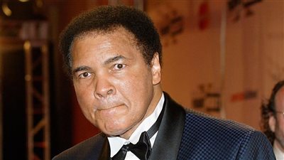 نشطاء مواقع التواصل يودعون محمد علي كلاي.. «أبو تريكة»: قدم نموذجا للكفاح والإصرار والطموح.. «جدو»: يارب تقبله وارحمه.. «عبد الكريم»: «عاش بطلا ومات بطلا».. 