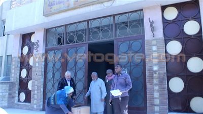 بالصور.. محافظة الفيوم توزيع لحوم ومواد غذائية على دور الأيتام