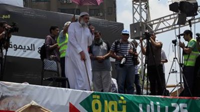 بالفيديو.. خرافات الإخوان على منصة رابعة: مرسي يؤم الرسول أبرز هذيان قادة الجماعة.. «جبريل» يبارك المعتصمين الأشهر.. الحمام الأخضر ضمن القائمة.. و«عبدالهادي» يبشر بـ«إبل مرسي&