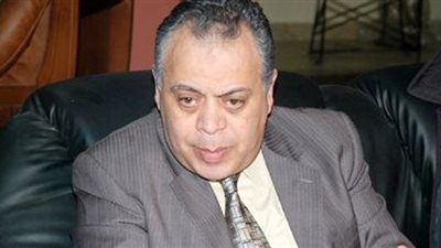 التفاصيل الكاملة لمحاولة اغتيال أشرف زكي.. مصدر: فنان شاب يحاول الاعتداء على النقيب بنادي المهن التمثيلية.. الأمن يحتوي الموقف بالتدخل السريع.. والمتهم: «حاولت مواجهته بسلبيات النقابة فطردني»