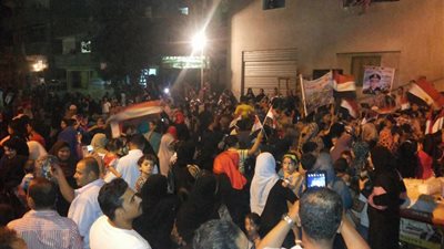 تجمهر الوافدين أمام لجنة بالشرقية لفشلهم في التصويت