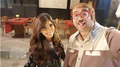 مي عمر تصور حلقة مع أكرم حسني في «أبو حفيظة»